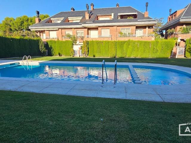 Casa adosada en venta en Lleida, Joc de la Bola Camps d'Esports. Casa en zona Rovira Roure, Hospital Arnau, EKKE. Casas adosadas.