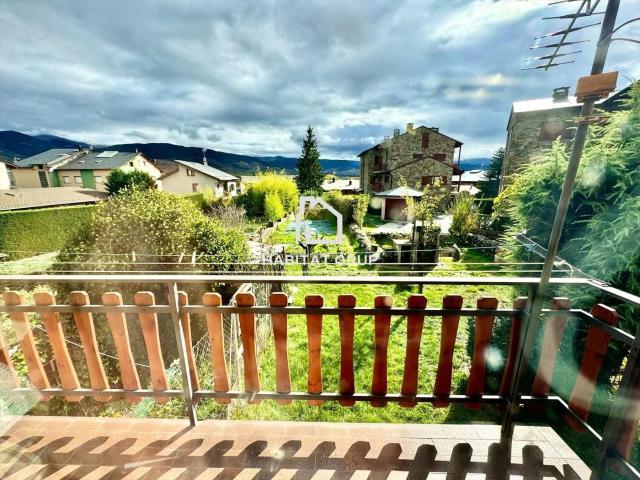 Casa adosada en venta en Llívia Pirineos. Dos casas en una parcela en Llívia. Casas adosadas.