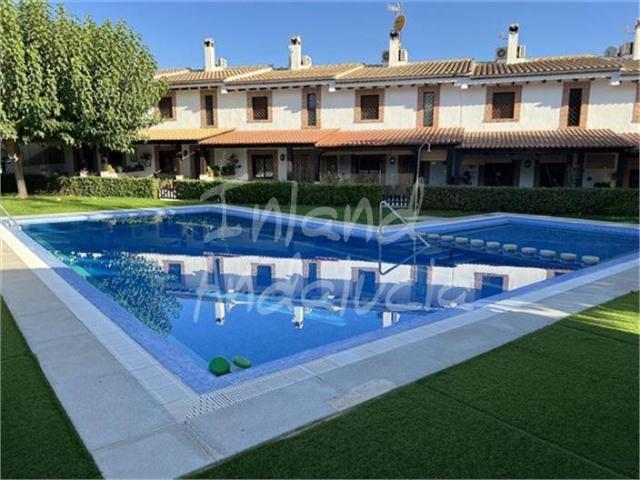 Casa adosada en Venta en Luque