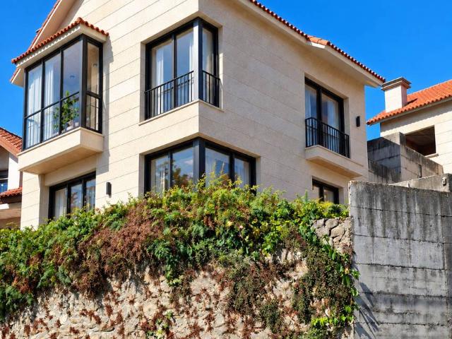 Casa adosada en Venta en Moaña