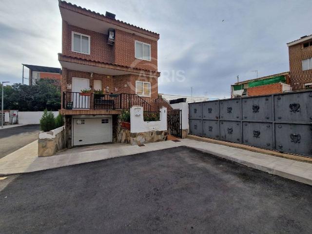 Casa adosada en Venta en Mocejón