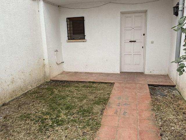 Casa adosada en venta en Moià. Casa adosada de 180 m con patio, terraza y garaje para dos coches en Moià. Casas adosadas.