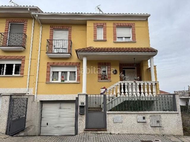 Casa adosada en venta en Mojados. Casas adosadas.