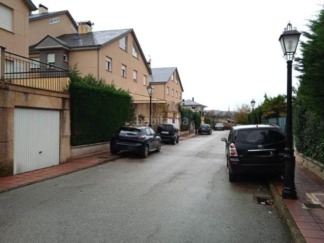 Casa adosada en venta en Molinaseca. Casas adosadas.