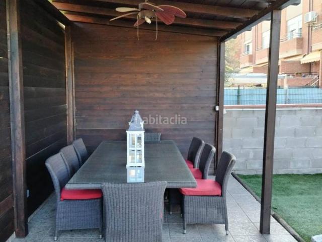Casa adosada en venta en Mollerussa. Casa unifamiliar en Mollerussa con gran zona ajardinada. Casas adosadas.