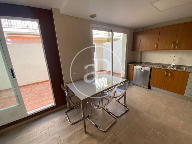 Casa adosada en venta en Moncada. Chalet adosado en venta en Moncada. Casas adosadas.