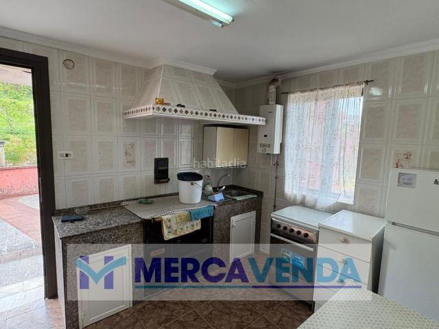 Casa adosada en venta en Mondariz. Casa de 4 dormitorios, con bodega, zona soleada con vistas. Casas adosadas.