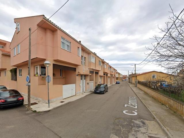 Casa adosada en venta en Monfarracinos. Casas adosadas.