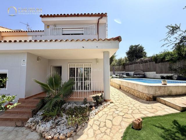 Casa adosada en venta en Monserrat. INCREÍBLE ADOSADO DE 3 HABITACIONES EN MONTSERRAT. Casas adosadas.