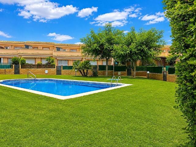Casa adosada en venta en calle De Venezuela, Mont Roig del Camp, de 96 m² 3 habitaciones por 274.900