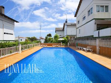 Casa adosada en Venta en Montmar