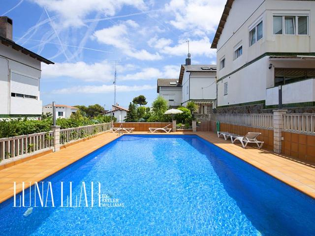 Casa adosada en Venta en Montmar