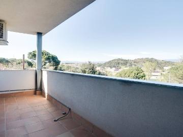 Casa adosada en Venta en Montornès del Vallès