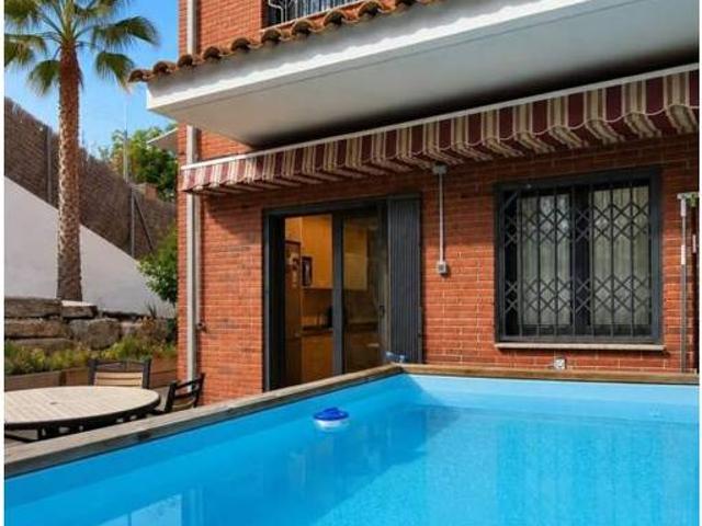 Casa adosada en Venta en Montornès del Vallès