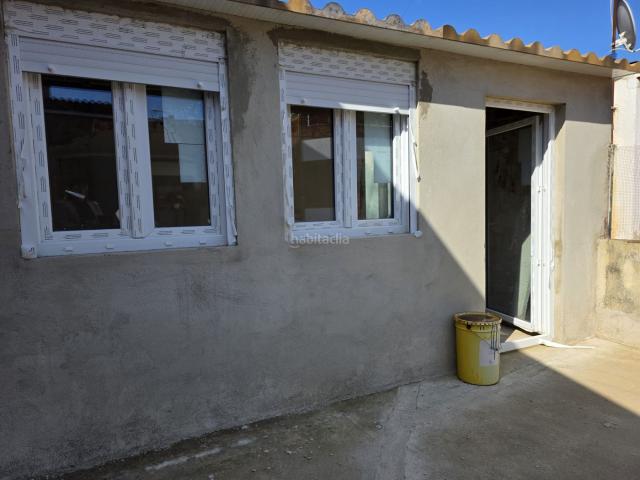 Casa adosada en venta en Montornès del Vallès. Casa de poble de 165 m² al centre de Montornès del Vallès, amb reforma iniciada i grans possibilitats de personalització. Casas adosadas Montornès del.