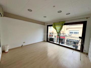 Casa adosada en venta en Montcada i Reixac, Montcada Centre La Ribera. GRAN OPORTUNIDAD EN PLENA CALLE MAYOR. Casas adosadas Montcada i.