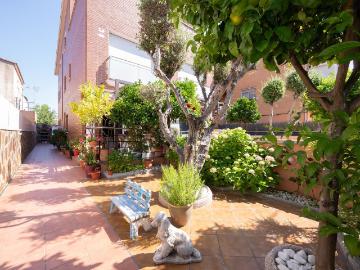 Casa adosada en venta en Montcada i Reixac, Santa Maria Terra Nostra. CASA UNIFAMILIAR EN VENTA SANTA MARÍA DE MONTCADA. Casas adosadas Montcada i.