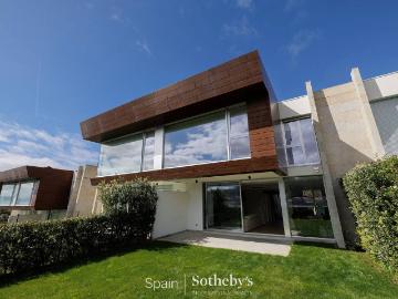 Casa adosada en Venta en Monte Porreiro