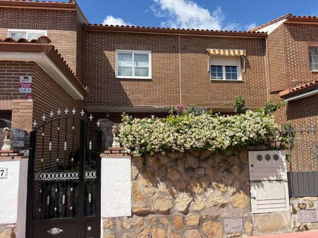 Casa adosada en Venta en Montearagón