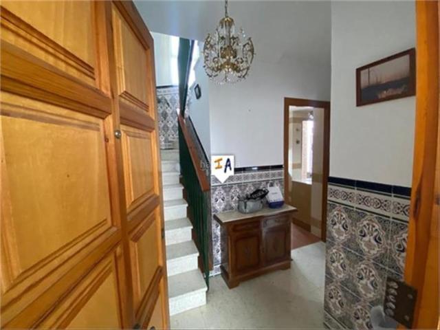 Casa adosada en venta en Montefrío. Casas adosadas.