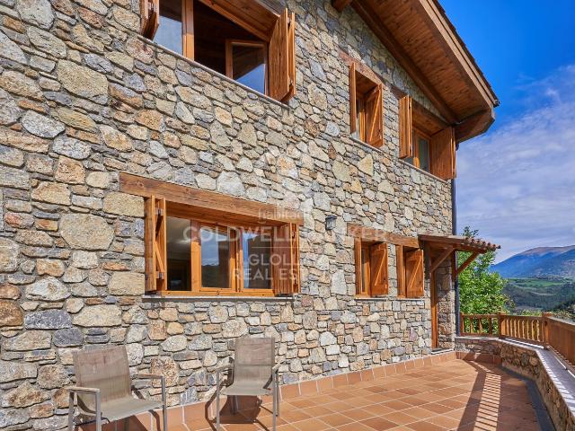 Casa adosada en venta en Montellà i Martinet. Casa con espectaculares vistas. Casas adosadas Montellà i.