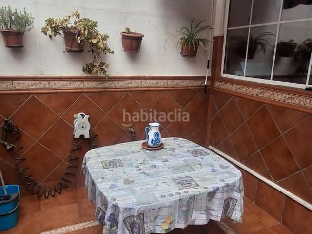 Casa adosada en venta en Montequinto, Avenida de Europa. Casa de cuatro dormitorios en el corazón de Montequinto. Casas adosadas.