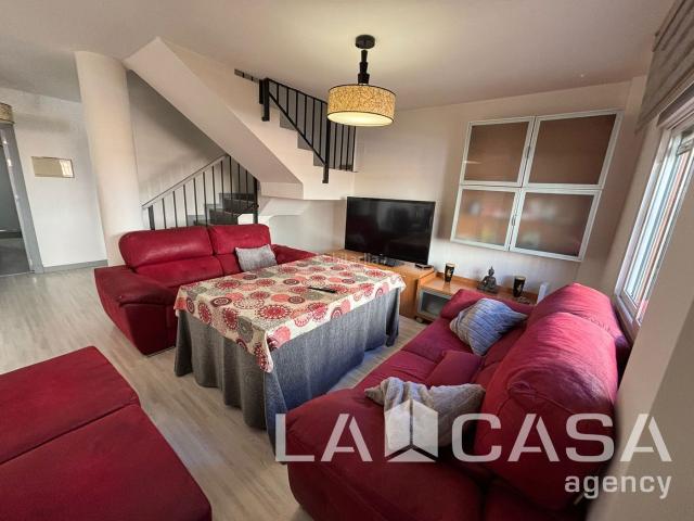 Casa adosada en venta en Montequinto, Avenida de Europa. Casas adosadas.