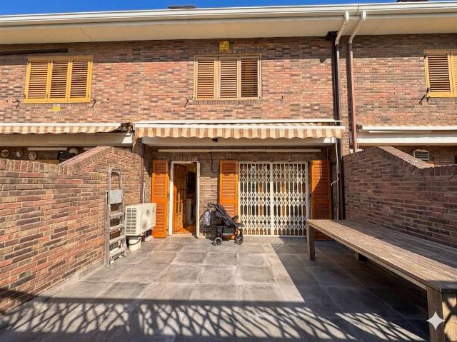 Casa adosada en Venta en Montigalà