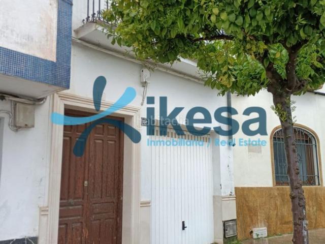 Casa adosada en venta en Montilla. Casa adosada en Montilla !. Céntrica y con garaje. Casas adosadas.