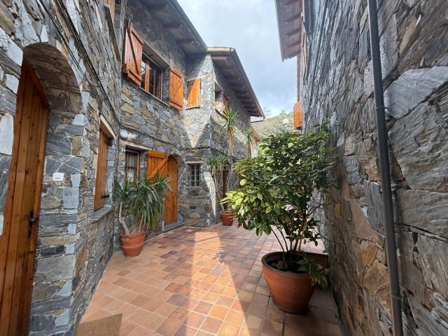 Casa adosada en venta en Montseny. Casa adosada en Montseny: un refugio en la naturaleza*. Casas adosadas.