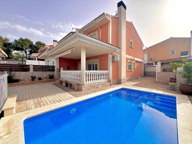 Casa adosada en Venta en Montserrat