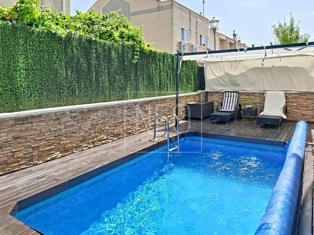 Casa adosada en Venta en Montserrat Parque Empresarial