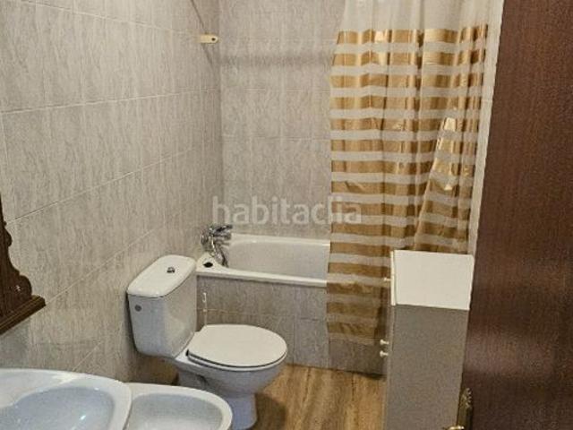 Casa adosada en venta en Moraleja. Casa con amplia cochera. Casas adosadas.