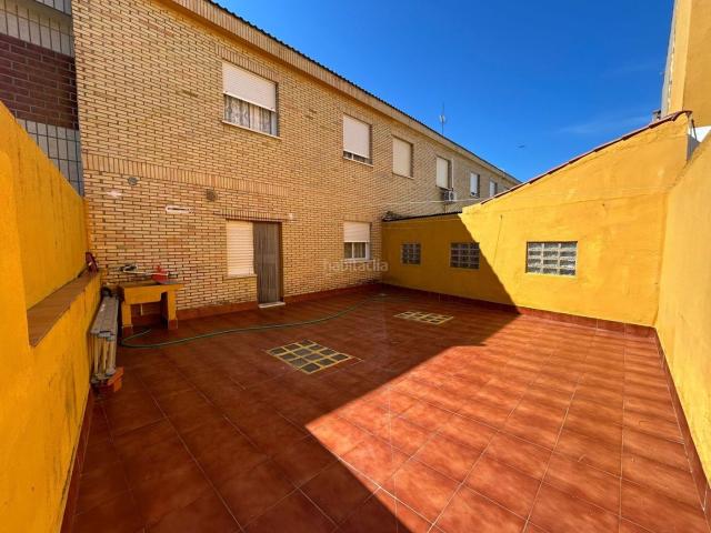 Casa adosada en venta en Moraleja. Casa con gran cochera y terraza. Casas adosadas.