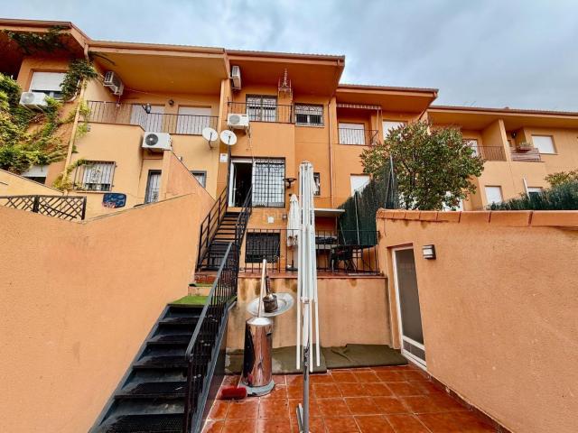 Casa adosada en venta en Morata de Tajuña. Chalet adosado con sauna, doble acceso y garaje en Morata de Tajuña. Casas adosadas Morata de.