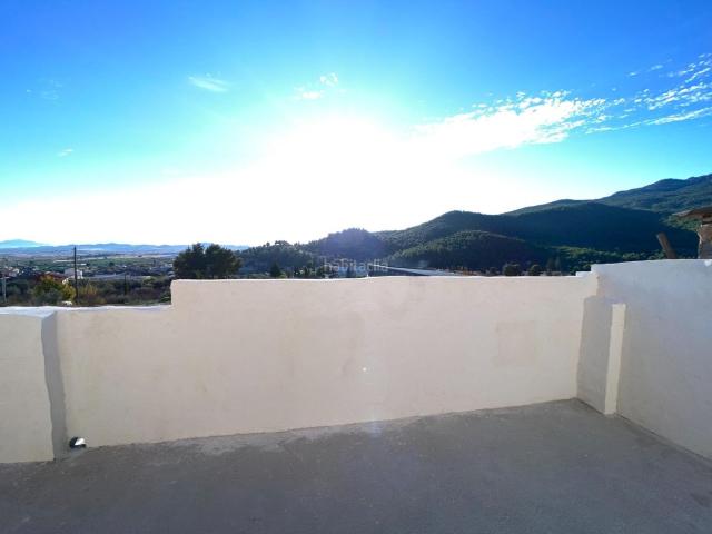 Casa adosada en venta en Moratalla. Gran Casa Adosada con Encanto y Luz Natural en Moratalla. Casas adosadas.