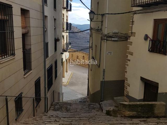 Casa adosada en venta en Morella. Casa en morella para rehabilitación e inversión. Casas adosadas.
