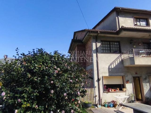 Casa adosada en venta en Mos. Chalet Pareado con Dos Viviendas Independientes en Louredo Mos. Casas adosadas.