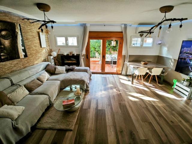 Casa adosada en venta en Móstoles, Norte Universidad. Impresionante chalet junto a la universidad! reformado como nuevo!. Casas adosadas.