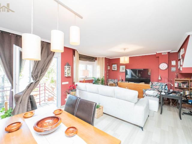 Casa adosada en venta en Móstoles, Parque Coimbra. Chalet adosado en venta en Calle del Peral, 2. Casas adosadas.