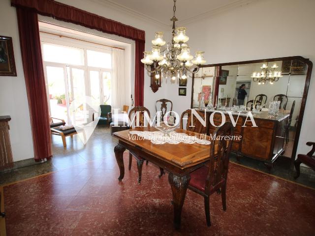 Casa adosada en venta en Mataró, Centre. Elegancia, amplitud y privacidad en una de las mejores zonas de Mataró. Casas adosadas.