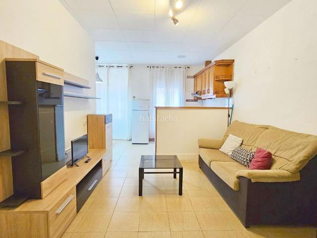 Casa adosada en venta en Mataró, Centre. EN EXCLUSIVA. Casa en venta en el centro de Mataró. Local comercial en planta baja más 1 piso. Casas adosadas.