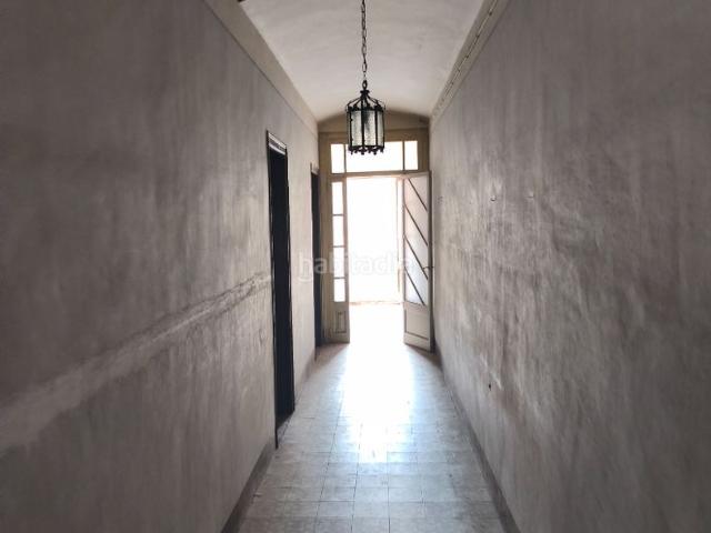 Casa adosada en venta en Mataró, Eixample. Casa a reformar con gran potencial en el centro de Mataró. Casas adosadas.