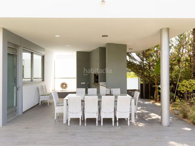 Casa en venta en Mataró, Vallveric. Exclusiva villa de diseño con ascensor, piscina y vistas al mar en Mataró. Casas.