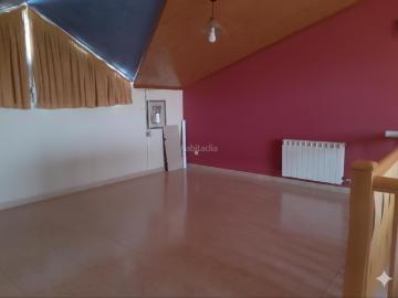 Casa adosada en venta en Mataró, Vista Alegre. Casa unifamiliar con fachada destacada zona tranquila. Casas adosadas.
