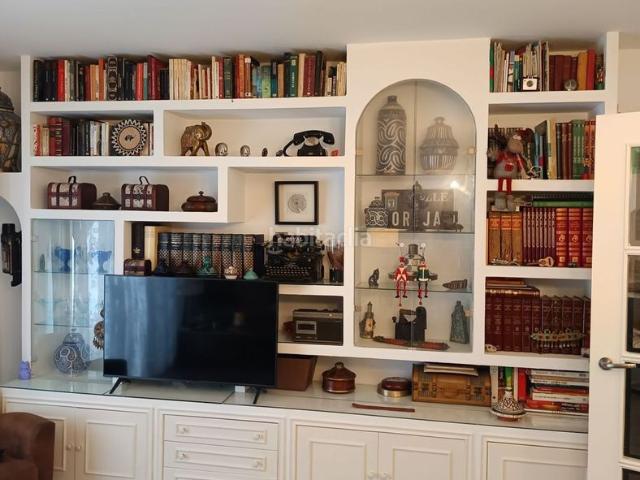 Casa adosada en venta en Madrid, Orcasitas. MARAVILLOSO CHALET ADOSADO DE 2 PLANTAS EN ORCASITAS. Casas adosadas.