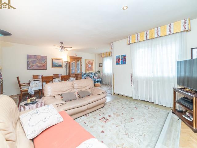 Casa adosada en venta en Madrid, Aravaca. Casas adosadas.