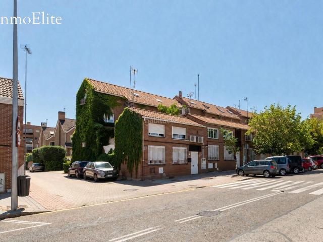 Casa adosada en venta en Madrid, Aravaca. CHALET ADOSADO EN ARAVACA. Casas adosadas.