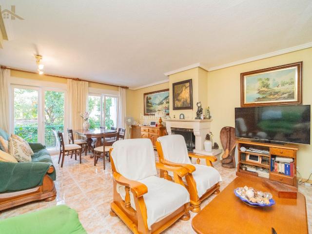 Casa adosada en venta en Madrid, Aravaca. Chalet adosado en venta en Calle Aragonito. Casas adosadas.