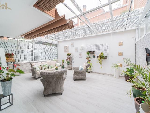 Casa adosada en venta en Madrid, Aravaca. Chalet adosado en venta en Calle Ave del Paraíso. Casas adosadas.